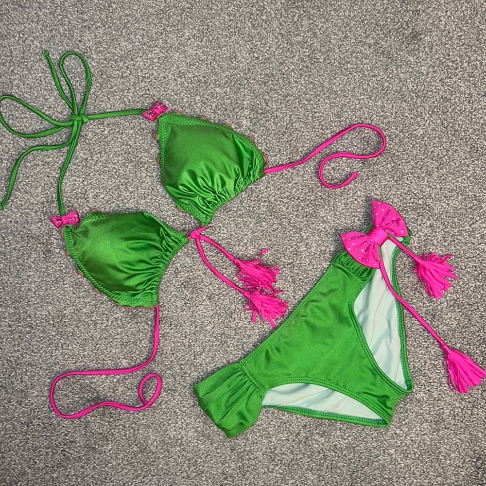 Luli Fama Besos Y Lazos bikini 💚💕🎀 - Picture 2 of 12